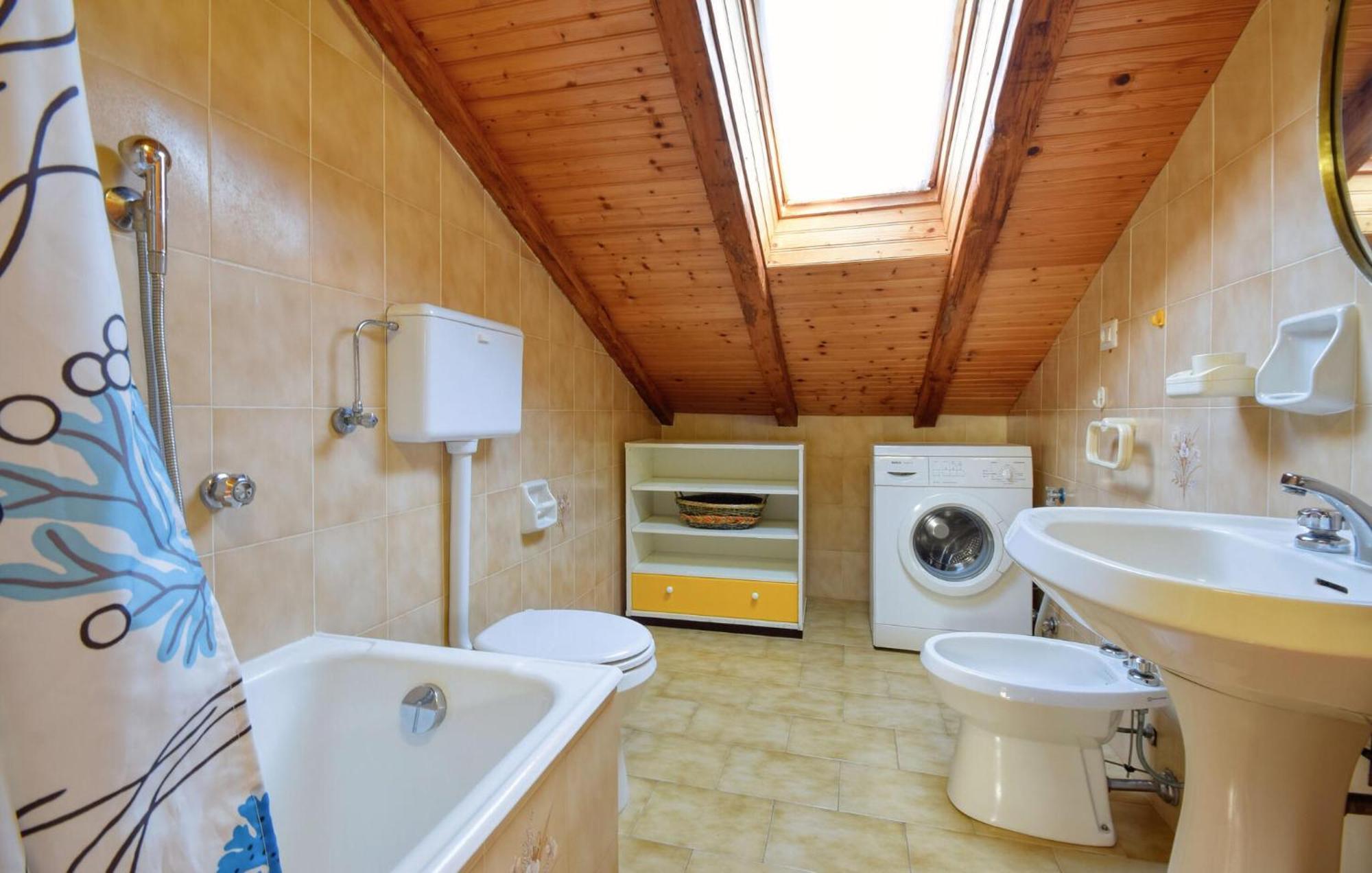 2 Bedroom Stunning Apartment In Moneglia Dış mekan fotoğraf